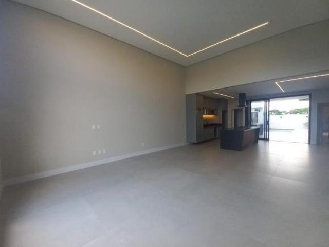 Casa de luxo à venda em condomínio exclusivo em Indaiatuba SP, bairro Jardim Villa Sapezal: 3 quarto