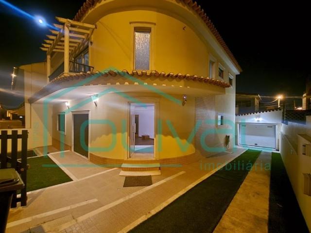 Casa de 234 m² à venda Loures, Lisboa