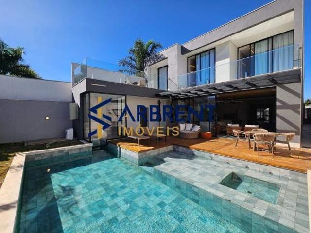 Casa de Luxo à Venda no Jockey Clube, Brasília – aceita Permuta