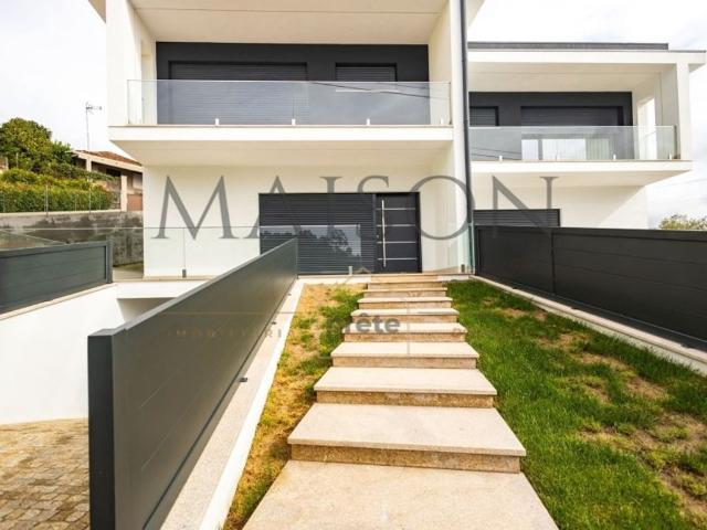 Casa de 208 m² à venda Penafiel, Porto