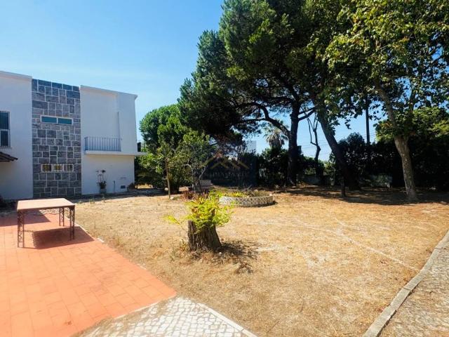 Prestigiosa casa de 250 m² à venda Capuchos, Almada, Setúbal