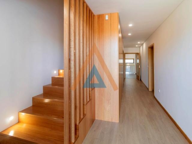 Casa de luxo de 270 m² à venda Santa Maria da Feira, Aveiro