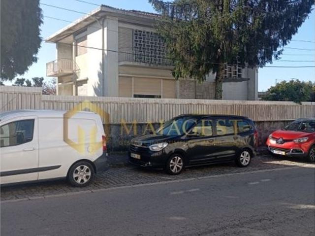 Casa de 3000 m² à venda Santa Maria da Feira, Aveiro