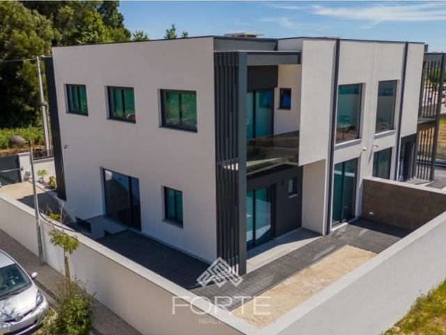 Casa de luxo de 300 m² à venda Santa Maria da Feira, Portugal