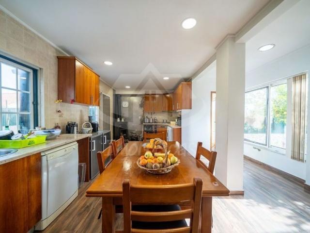 à venda Casa Exclusiva de 336 m2, Loures, Portugal