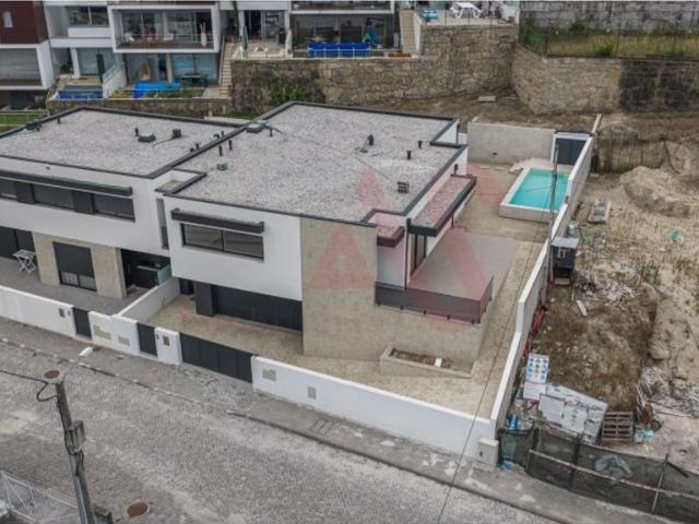 Casa de luxo de 354 m² à venda Guimarães, Portugal