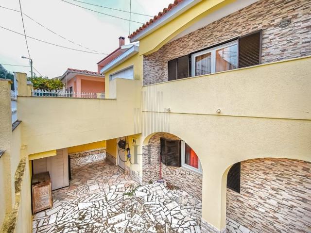 Prestigiosa casa de 370 m² à venda Porto Salvo, Oeiras, Lisboa