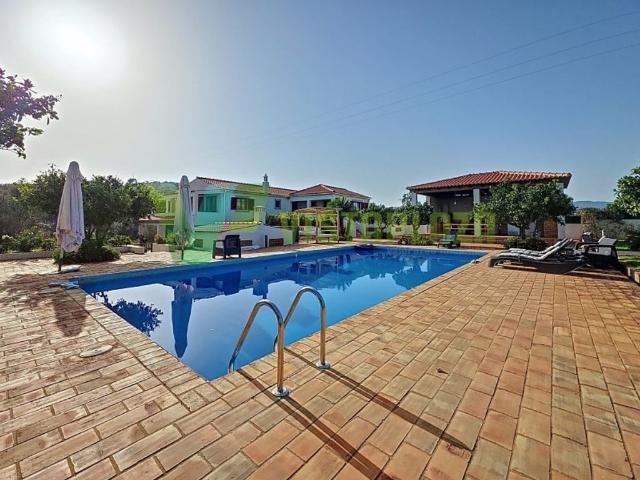 à venda Casa Exclusiva de 483 m2, Rasmalho, Portimão, Faro