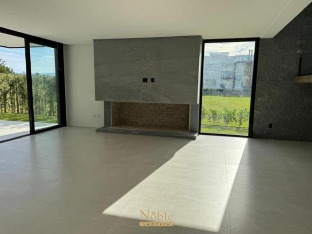 Casa de Luxo de 4 Suítes no condomínio mais badalado de Torres!
