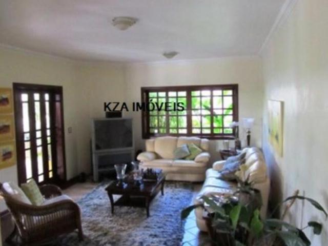 Casa de luxo em condomínio: 4 quartos, 3 suítes, 2 salas, 6 banheiros, 4 vagas de garagem em Valinho