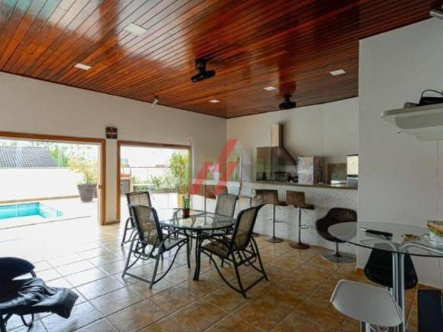Casa de luxo em condomínio: 4 quartos, 4 suítes, 3 salas, 6 banheiros, 6 vagas na cidade de Santana