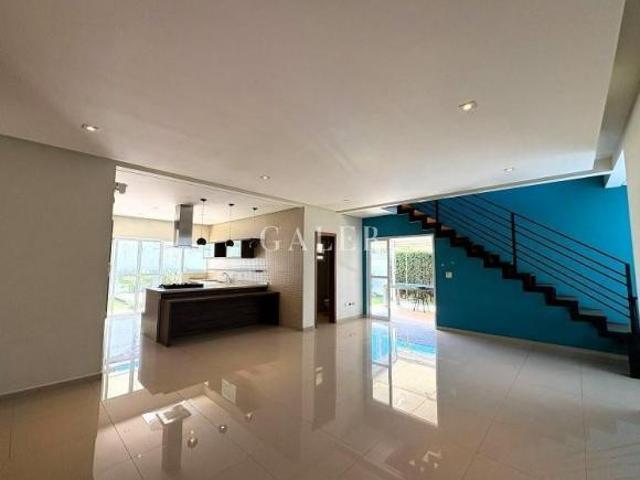 Casa de luxo em condomínio: 3 suítes, 2 salas, 5 banheiros, 4 vagas de garagem em Atibaia SP, Vila E