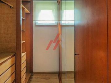 Casa de luxo em condomínio em Alphaville: 4 quartos, 4 suítes, 3 salas, 7 banheiros, 8 vagas e 543m²