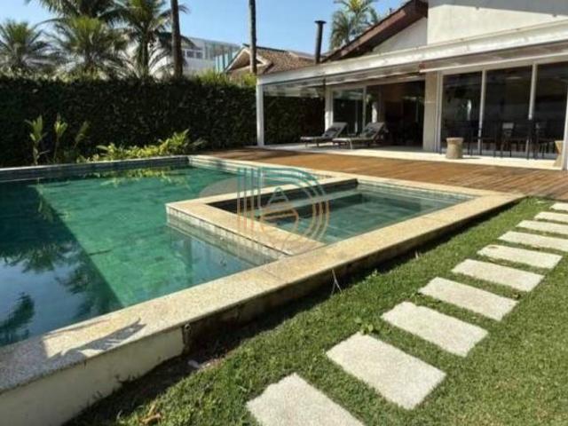 Casa de Luxo em Condomínio na Baleia, São Sebastião SP: 5 Quartos, 5 Suítes, 4 Salas, 4 Banheiros, 7