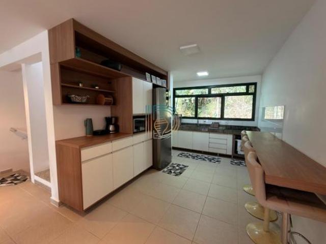 Casa de luxo em condomínio na Barra do Una: 4 quartos, 3 suítes, 2 salas, 4 banheiros, 2 vagas, 204m