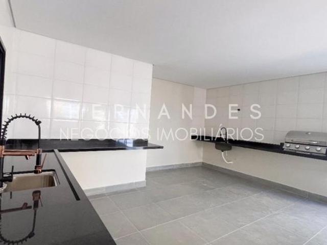 Casa de Luxo em Alphaville: 4 suítes, área gourmet, piscina!