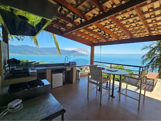 Casa de Luxo em Ilhabela: Um Refúgio de Elegância
