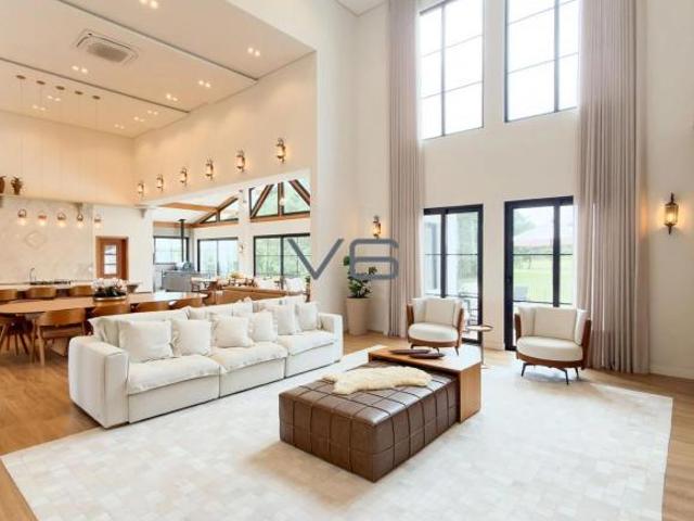 Mansão Alto Padrão Pronta para Morar – 790m² – Condomínio com Campo de Golfe – São José dos Pinhais