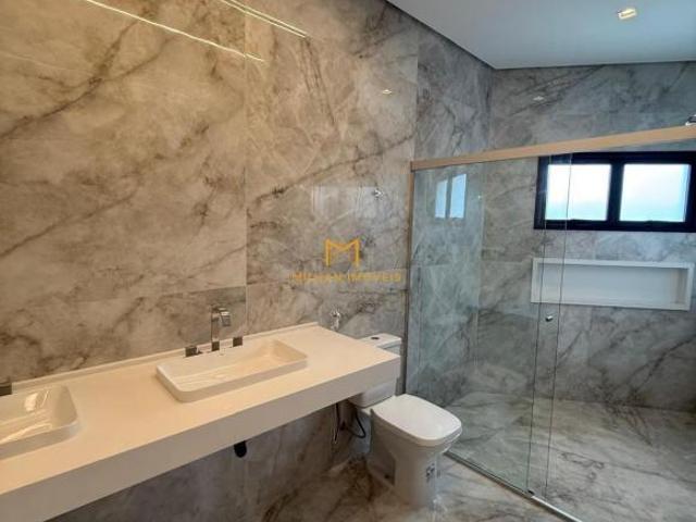 Casa de luxo no condomínio Jardim Piemonte: 3 quartos, 3 suítes, 2 salas, 2 banheiros, 4 vagas e 210