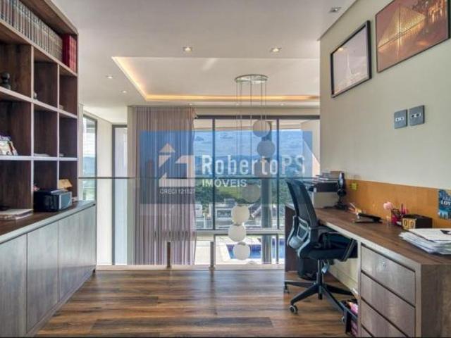 Casa de luxo no Urbanova: 4 suítes, mezanino, vista privilegiada e muitos detalhes de conforto e tec