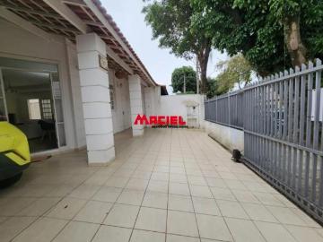 Praça da Criança - Garagem, Área de serviço