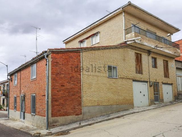 CASA DE PUEBLO TORRELOBATÓN