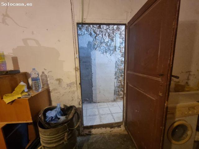 Casa de pueblo a reformar en El Rosell con almacén y salida a dos calles