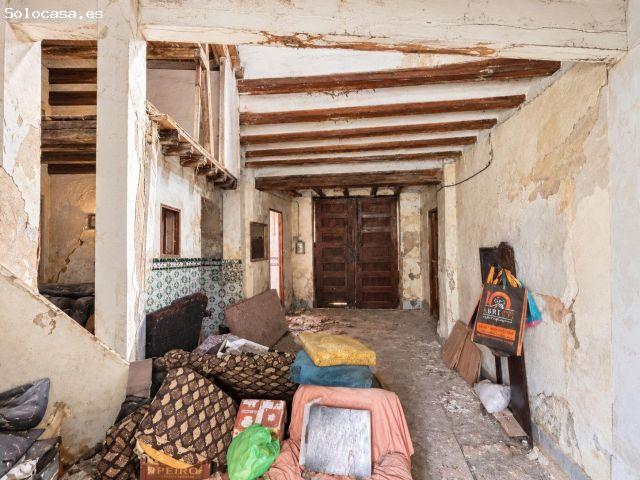 Casa de pueblo con 196 m2 de parcela en el casco antiguo de La Pobla de Vallbona