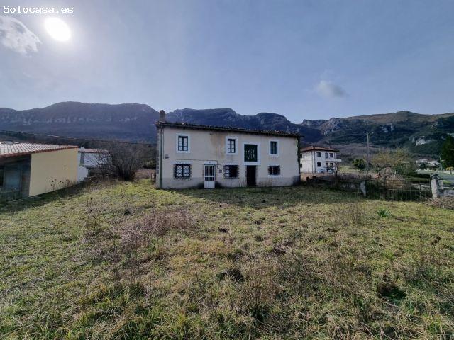 CASA DE PUEBLO CON 3900 M2 DE TERRENO URBANO