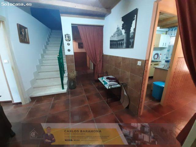 Casa de pueblo con 4 dormitorios y piscina