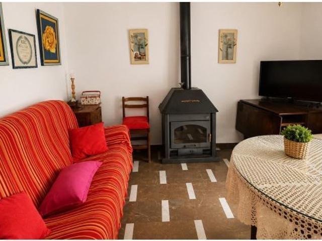 Casa de pueblo con garaje, terraza y chimenea en el corazón de Montefrío