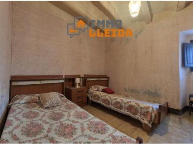Casa de pueblo con gran potencial en Colldelrat Artesa de Segre