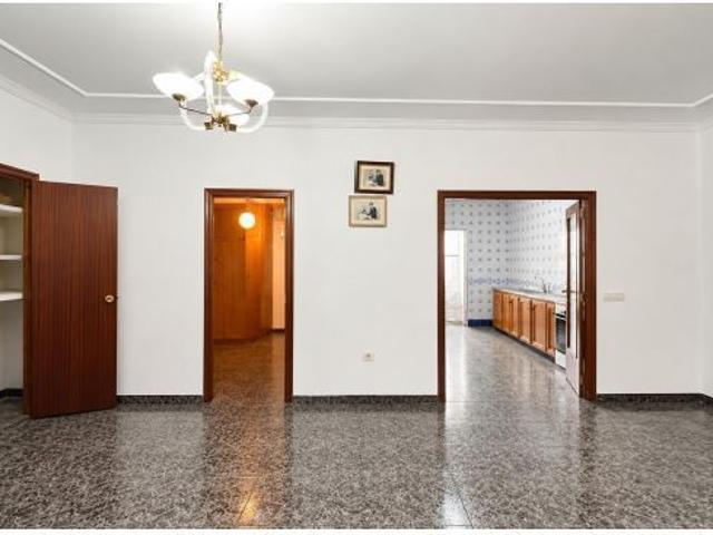 Casa de pueblo con infinitas posibilidades y un gran patio en Guadassuar