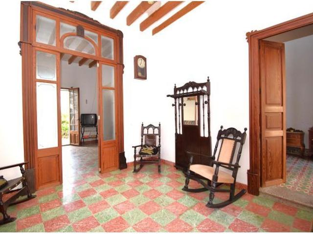 Casa de pueblo con jardín y garaje en Llubi