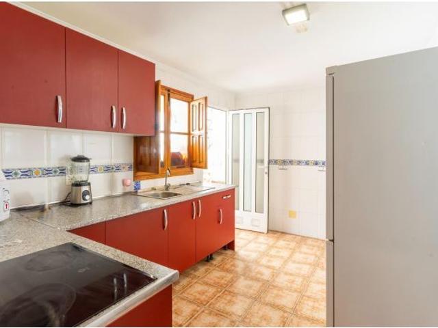Casa de Pueblo con Potencial en el Corazón del Municipio