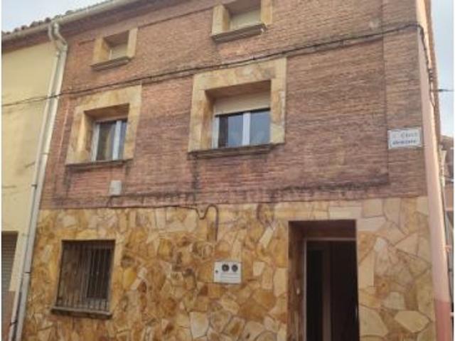 Casa de pueblo con patio, a la venta, en Azofra