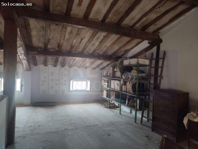 Casa de pueblo con patio, a la venta, en Azofra