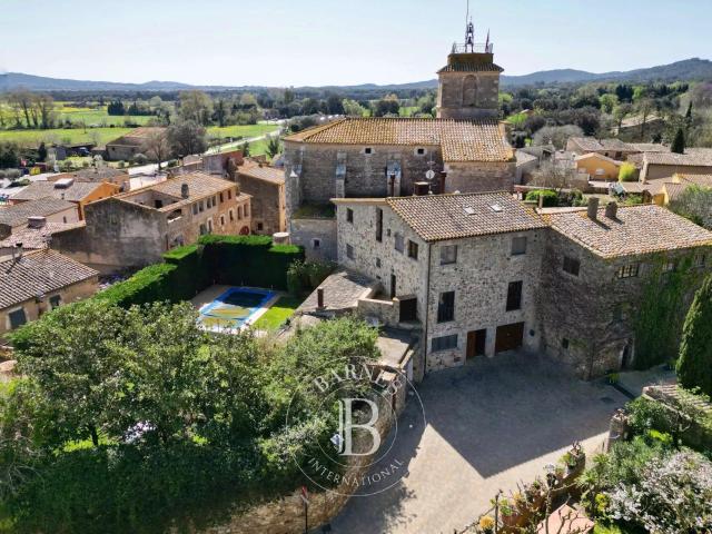 Casa de Pueblo con Piscina y Jardín en Torrent, Costa Brava 394m² Torrent d'Emporda