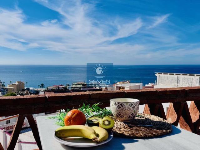 Casa con piscina y vistas excepcionales al mar en el casco a. 273m² La Herradura