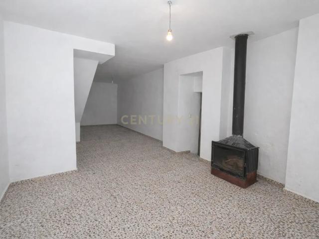 Casa de pueblo con terraza y dos fincas con agua en Cartajim. 130m² Cartajima