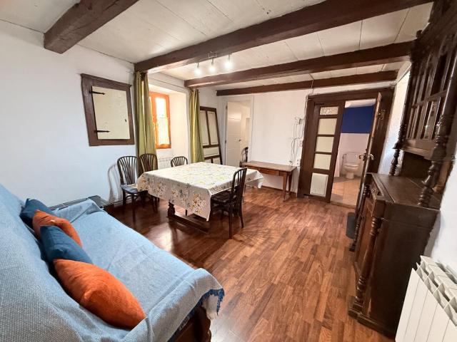 Casa de pueblo con terreno y borda