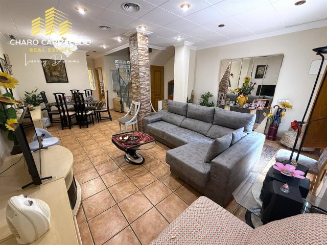Casa De Pueblo De 2 Plantas Y Atico Con Barbacoa Totalmente. 234m² Albal
