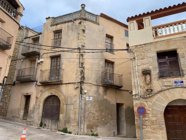 Casa de pueblo de 3 plantas más altillo, en el corazón de Horta de Sant Joan!