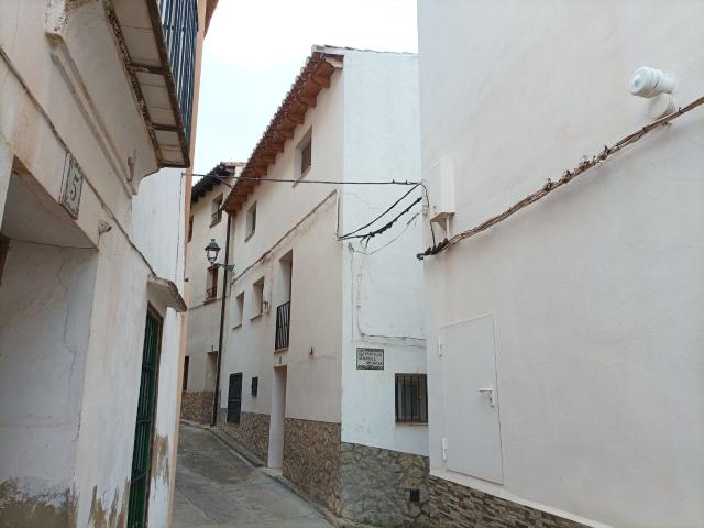 Casa de pueblo en venta. ARCOS DE LAS SALINAS