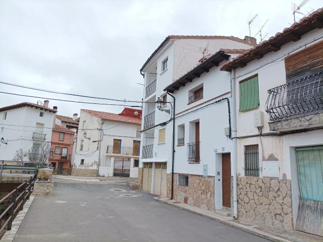 Casa de pueblo en venta. ARCOS DE LAS SALINAS