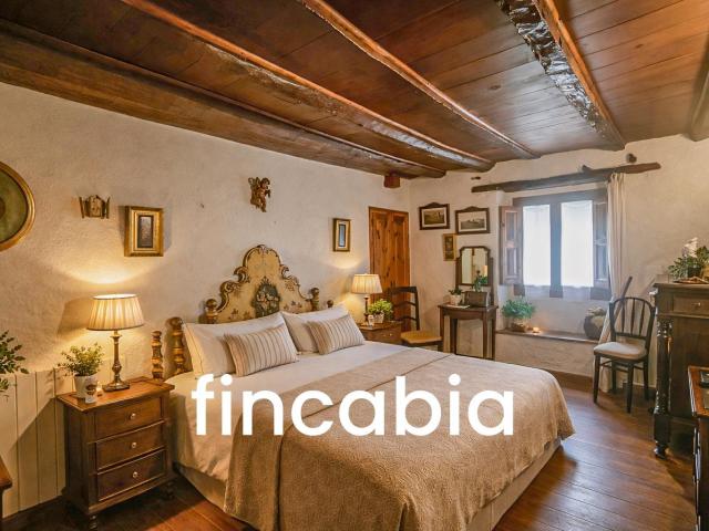 Casa de pueblo en venta en el centro de Riudarenes con patio o jardín