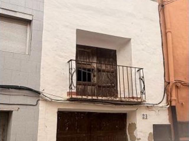 Casa de Pueblo en Villar del Arzobispo Oportunidad para Reformar