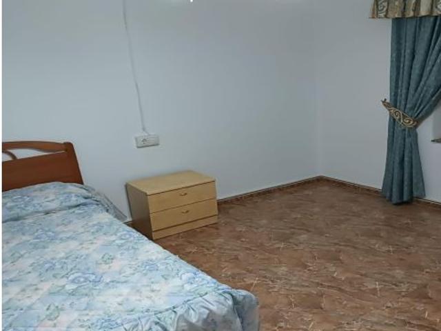 Casa de pueblo en Zarcilla de Ramos: cinco dormitorios, estufa de leña y un patio para vivir fuera