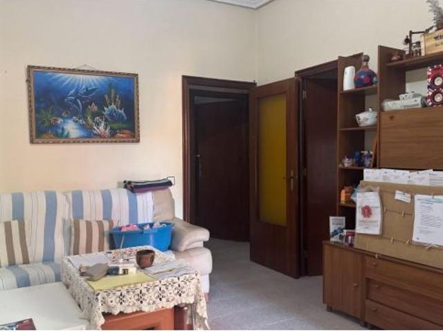 Casa de Pueblo en Esquina para Reformar con Amplia Parcela