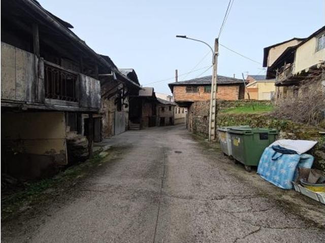 Casa de Pueblo en Priaranza del Bierzo Oportunidad para Reformar